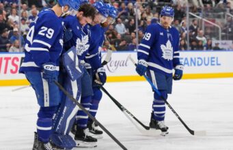 Anthony Stolarz deixa o jogo dos Maple Leafs com uma lesão na parte inferior do corpo