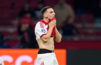 O Ajax também perdeu para o FC Twente num jogo extra.