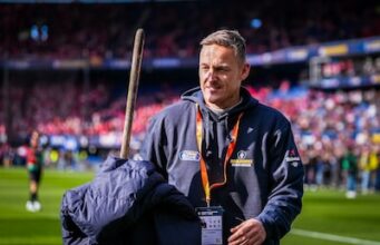 Jens Toornstra, duas vezes vencedor da Copa, na final como grande mestre da grama em De Kuip: ‘Esta é uma das minhas atribuições’