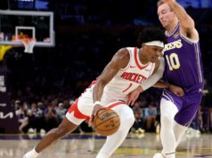 Os Rockets venceram os Lakers para forçar o retorno de Revis no jogo 6.