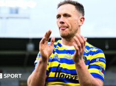 Ben Currie: Remadores traseiros do Warrington Wolves assinam extensão de contrato