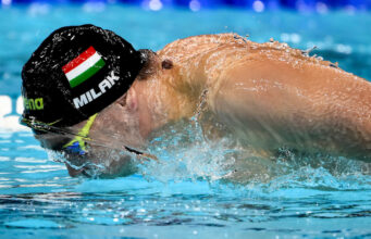 Kristóf Milák sobe para 50,22 100 Fly Scorcher Midway em Golden Double