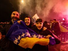 Os torcedores do futebol bósnio comemoram a classificação de seu time para a Copa do Mundo. Eliminar a Itália | Esportes