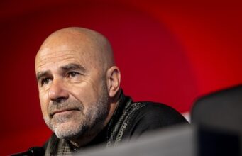 Peter Boss passa de irritado a determinado no PSV: ‘Nesta situação, não deveria ter vindo de mim como treinador.’