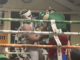 Conor McGregor, ex-campeão do UFC, compete no boxe.