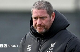 O falecido técnico do Liverpool, Matt Baird, foi incluído no Hall da Fama da WSL.