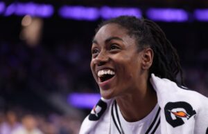 Valkyries renovou com G Tiffany Hayes para um contrato de 1 ano.