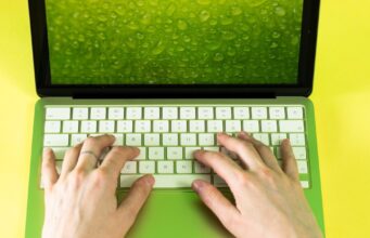 Você pode fazer um MacBook Neo multicolorido com peças de reposição da Apple
