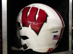 Jack Pugh, que foi além do futebol universitário, morre.