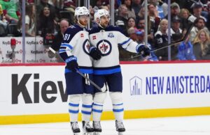 Kyle Conner, os Jets superaram os Blackhawks na prorrogação.