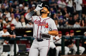 Dominique Smith e Braves tentam bis na revanche contra Dbacks.