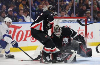 Resumo da NHL: Sabres venceram Lightning e empataram no topo do Atlântico.