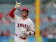 Torcedores de José Soriano gostam de 10 Angels passando pelo Braves.