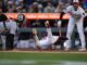 Os Twins marcam 6 corridas mais cedo e, em seguida, adiam um rali tardio dos Tigers.