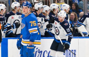 Os Jets estão na disputa dos playoffs com uma vitória sobre os Blues.
