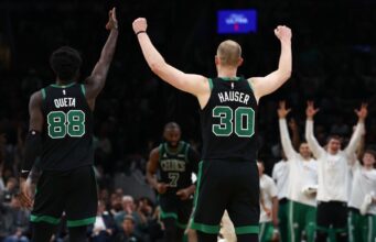 O Celtics afundou um recorde de 29 treys, derrotando os Pelicans e selando a segunda colocação no Leste.