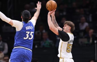 Baylor Scheierman, a maior mágica do Celtics, chega aos playoffs com uma nota de vitória.