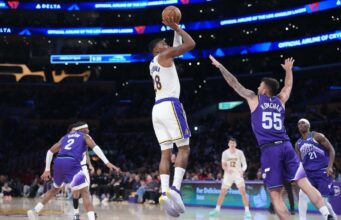 O Lakers esvaziou o banco em uma vitória desigual contra o Jazz.
