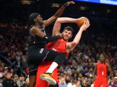 O heroísmo tardio de Deni Avdija levou os Blazers a ultrapassar os Suns e chegar aos playoffs.