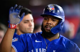 Vladimir Guerrero Jr. impulsionou os Blue Jays à vitória sobre os Angels.