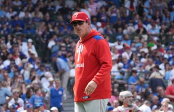 Os Phils, à beira da pior derrapagem do século, procuram respostas contra os Braves.