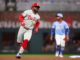 Os Phillies derraparam em 10 jogos com uma derrota extra-inning para os Braves.