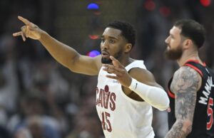 Cavs vem de trás para assumir a liderança da série 3-2 contra o Raptors.