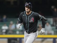 Os Diamondbacks saem de um pequeno buraco, dominando os Brewers.