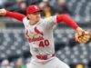Cardinals correndo de volta Paul Skeens, Piratas.