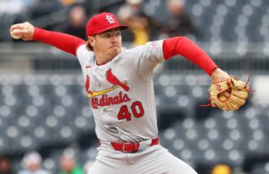 Cardinals correndo de volta Paul Skeens, Piratas.