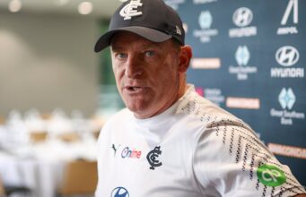 Michael Voss, do Carlton, está lutando por sua temporada antes do confronto da Sexta-Feira Santa com North Melbourne no Marvel Stadium