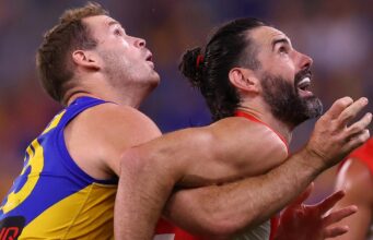 O técnico do West Coast Eagles, Andrew McQualter, defende o ruckman Matt Flynn, o otimista Elliot Yeo e o ajuste de Elijah Hewitt