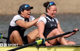 Os homens de Cambridge e as mulheres de Oxford venceram a corrida de barcos.