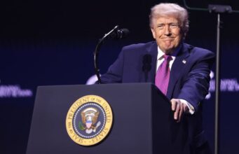 Trump aponta que a China ajudou o Irão a reabastecer as suas reservas de armas