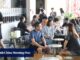 Milhares de habitantes de Hong Kong enfrentaram fortes chuvas para viajar para Shenzhen na segunda-feira de Páscoa