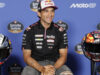 “Marc Márquez é quem defende o título; estou assistindo por trás”