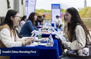 A crise do desemprego juvenil na China está a aprofundar-se à medida que as taxas recorde de graduação terminam.