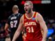 Boomer lesionado dos Hawks perderá duas semanas dos playoffs da NBA