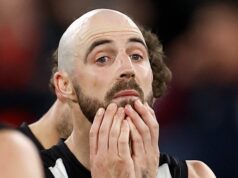 Os Collingwood Magpies estão sem Steele Sidebottom devido a lesão após o confronto com Carlton, com Michael Voss pedindo aos Blues que coloquem sua rivalidade de volta nos trilhos.