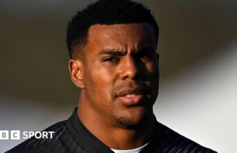 Immanuel Feyi-Waboso: O ala inglês de Exeter deve retornar de lesão.