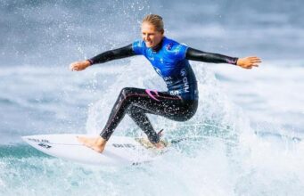 Stephanie Gilmore lança bombas na primeira rodada do retorno da World Surf League
