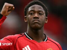 Kobi Minno: O meio-campista do Manchester United assinou um novo contrato até 2031.