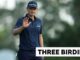 Um trio de birdies colocou Rose no topo da tabela de classificação.