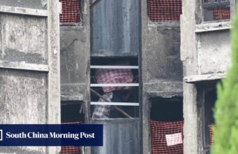 Moradores agradecem aos vizinhos por salvar vidas e usam robôs para revistar apartamentos queimados em Wang Fok Court