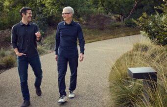 Ao vivo: John Tarnas assume como CEO da Apple no lugar de Tim Cook