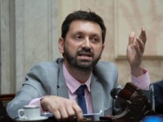 Pablo Juliano dissolve o governo devido à negação do Congresso de Indio Solari POLÍTICA El Intransigente.