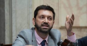 Pablo Juliano dissolve o governo devido à negação do Congresso de Indio Solari POLÍTICA El Intransigente.