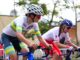 Os australianos Carter Bettles e Tully Schweitzer, de 18 anos, vencem o Oceania Road Championships. na cidade de Brisbane