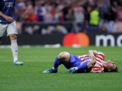Na Espanha, fala-se em uma leve entorse e o Atlético de Madrid o espera para a partida de volta contra o Arsenal