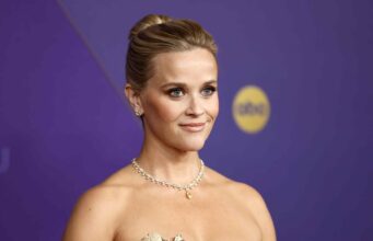 O relacionamento de Reese Witherspoon e Oliver Harman é "Está indo bem," Mas ela optou por não participar deste marco importante